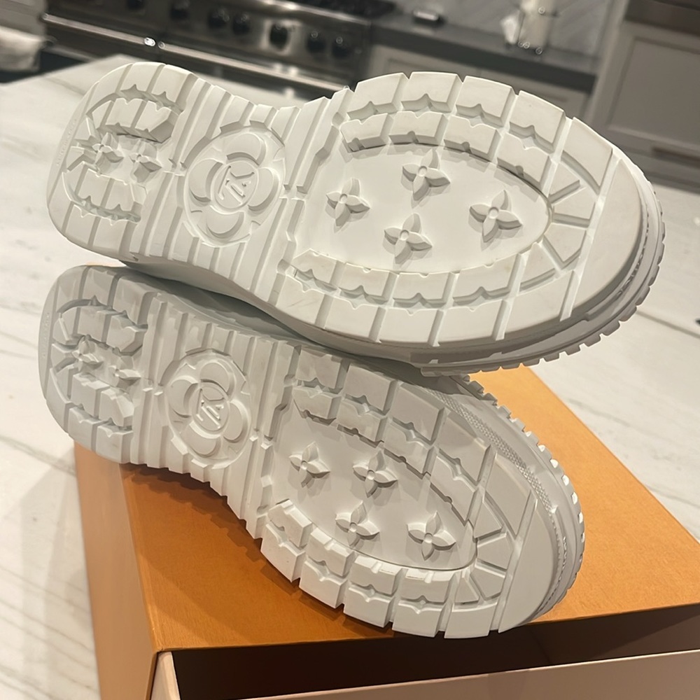 LV squad trainer boots. - Picture 2 of 8